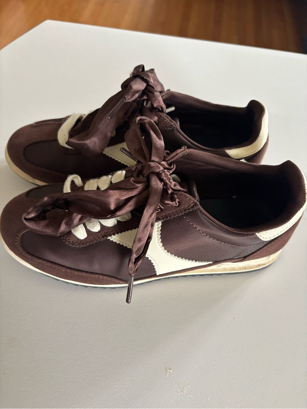 Vintage Thread- Brown and Cream Women's Retro Runner Sneakers